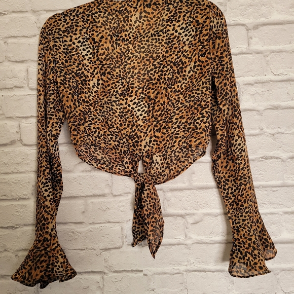 Jonathan Martin leopard print crop top with bell sleeves Size medium/ large - Picture 7 of 9